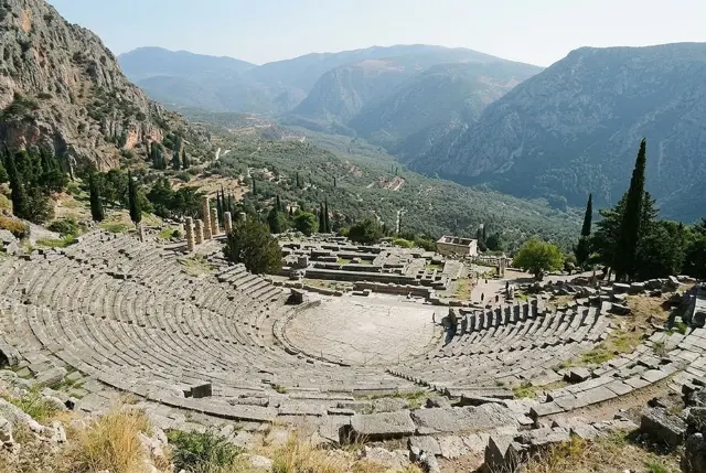 Delphi & Arachova — private day trip from Athens